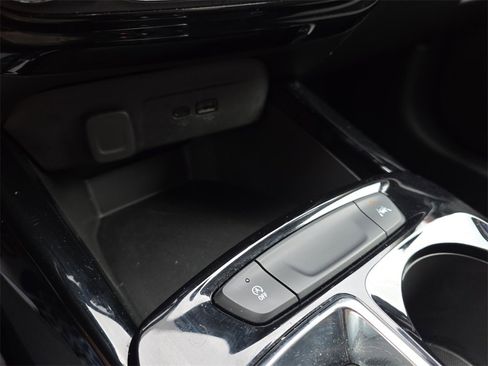 Used 2025 Chevrolet Trax LT w/ LT Convenience Package image 22