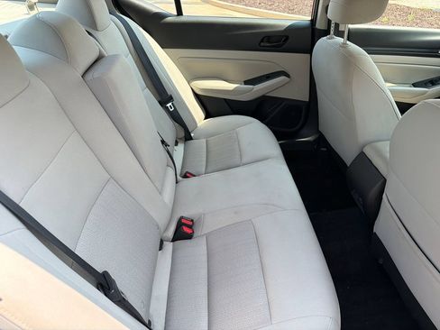 Used 2025 Nissan Altima 2.5 SV FWD image 15