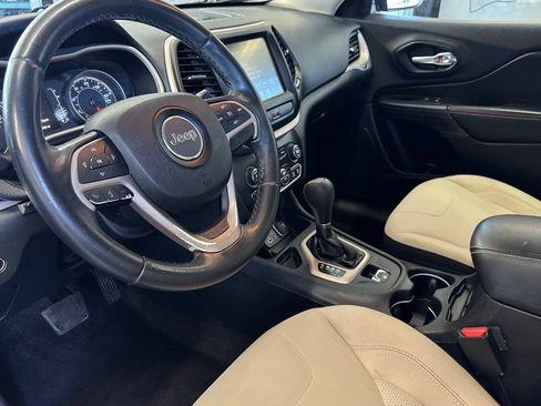 Used 2016 Jeep Cherokee 75th Anniversary FWD image 10