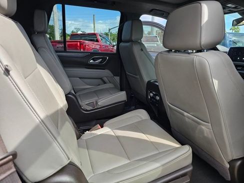 Used 2022 GMC Yukon SLT w/ SLT Premium Package image 27