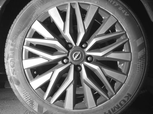 Used 2025 Nissan Altima 2.5 SV FWD image 15