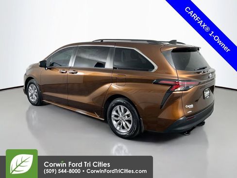Used 2023 Toyota Sienna XLE w/ XLE Plus Package image 11