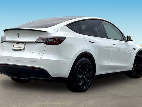 Used 2024 Tesla Model Y Long Range AWD/4WD image 5