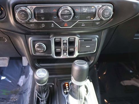 Used 2022 Jeep Gladiator Overland AWD/4WD image 47