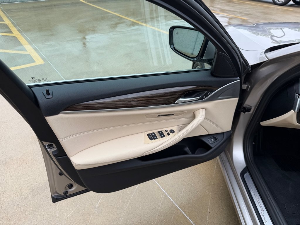 Used 2019 BMW 530i xDrive AWD/4WD image 8