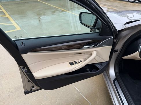 Used 2019 BMW 530i xDrive AWD/4WD image 8