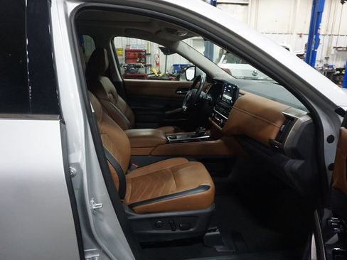 Used 2023 Nissan Pathfinder Platinum AWD/4WD image 18