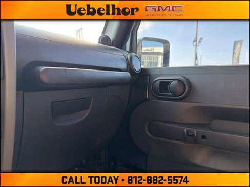 Used 2010 Jeep Wrangler Unlimited Rubicon w/ Dual Top Group image 27