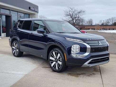 New 2026 Mitsubishi Outlander SE image 14