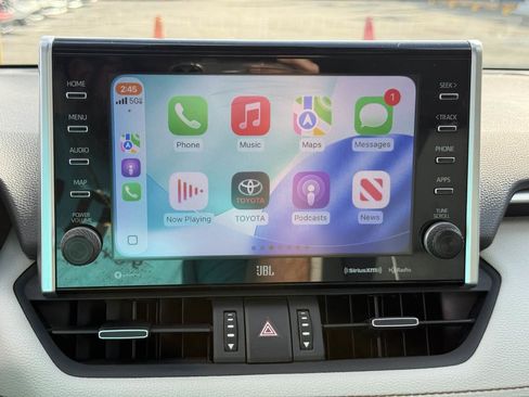 Used 2022 Toyota RAV4 XLE Premium image 32