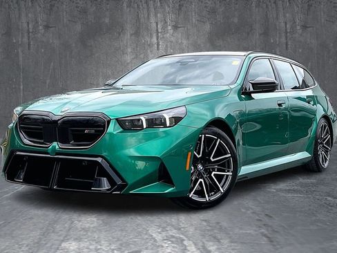 Used 2026 BMW M5 Touring AWD/4WD image 1