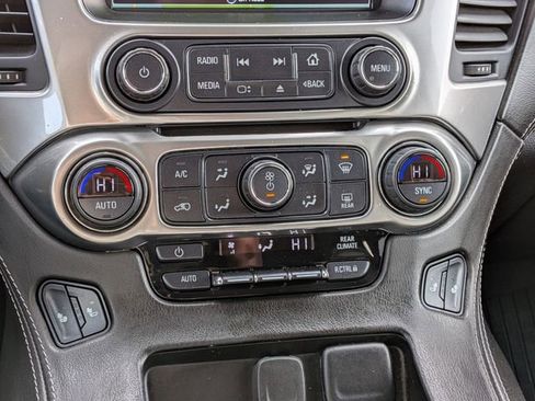 Used 2020 Chevrolet Suburban LT image 27