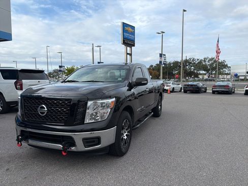 Used 2019 Nissan Titan SV image 16