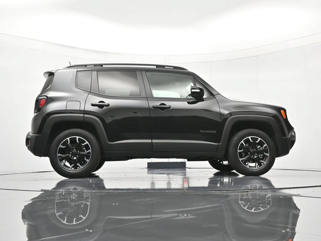 Used 2023 Jeep Renegade Latitude AWD/4WD image 39