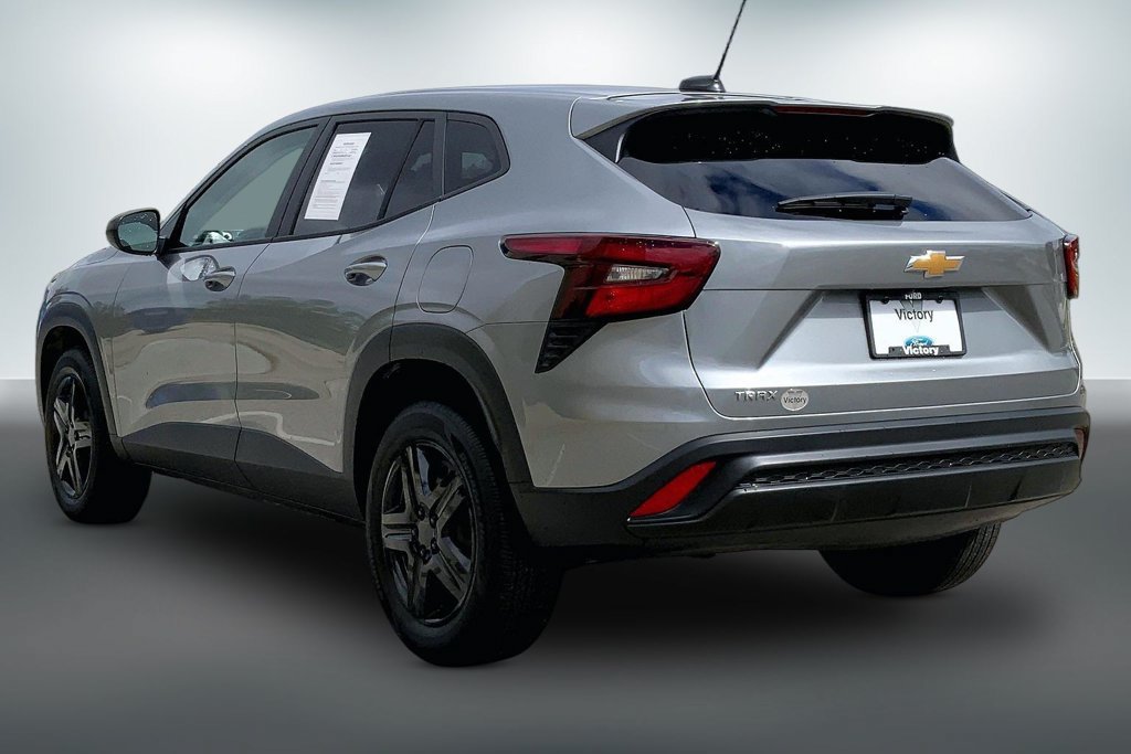 Used 2026 Chevrolet Trax LS FWD image 10