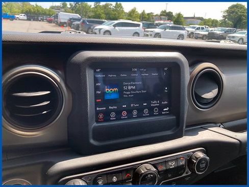 Used 2021 Jeep Gladiator Sport AWD/4WD image 15