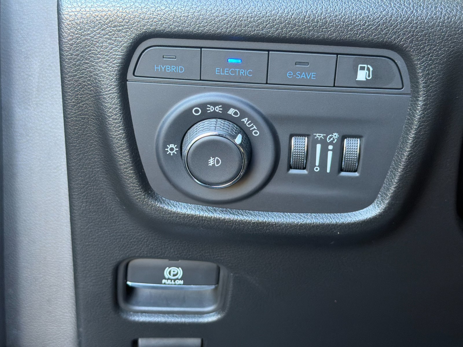 Used 2023 Jeep Grand Cherokee 4WD 4xe w/ Luxury Tech Group II image 34