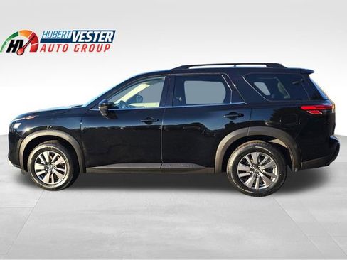 Used 2024 Nissan Pathfinder SV image 1