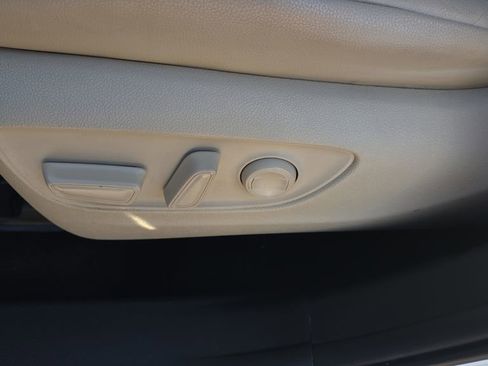 Used 2021 Toyota Highlander XLE FWD image 16