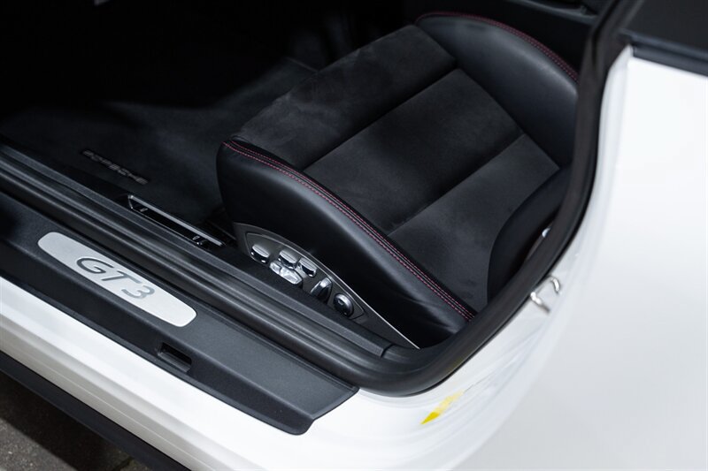 Used 2014 Porsche 911 GT3 RWD image 24