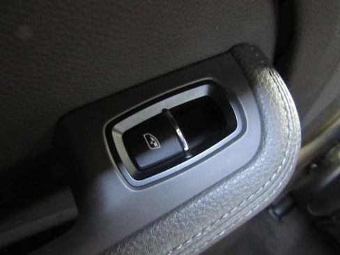 Used 2018 Porsche Macan image 33