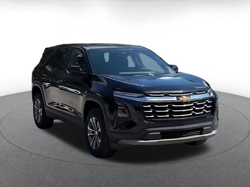 Used 2025 Chevrolet Equinox LT FWD image 3