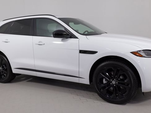 Used 2025 Jaguar F-PACE R-Dynamic S image 21