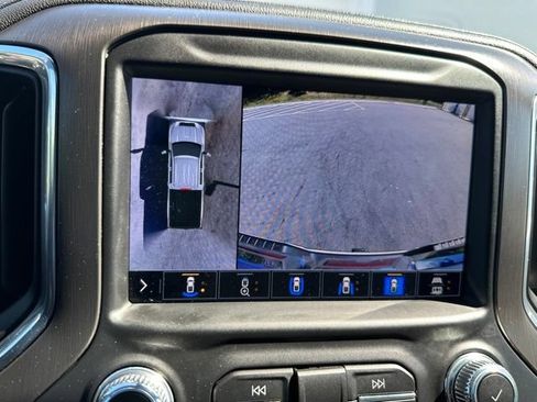 Used 2022 GMC Sierra 3500 AT4 w/ AT4 Preferred Package AWD/4WD image 28