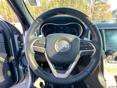 Used 2017 Jeep Grand Cherokee Limited w/ Luxury Group II image 18