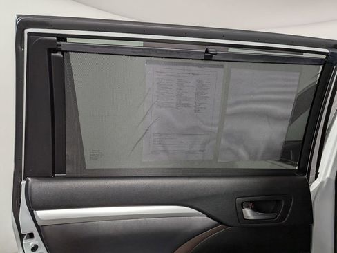 Used 2019 Toyota Highlander XLE AWD/4WD image 44