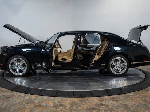 Used 2011 Bentley Mulsanne RWD image 34
