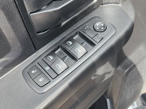 Used 2016 RAM 2500 Tradesman w/ Chrome Appearance Group image 18