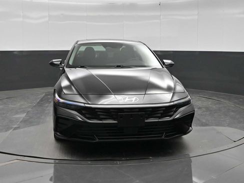 Used 2025 Hyundai Elantra SEL w/ Cargo Package FWD image 2