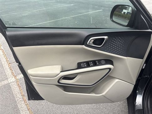 Certified 2024 Kia Soul EX image 13