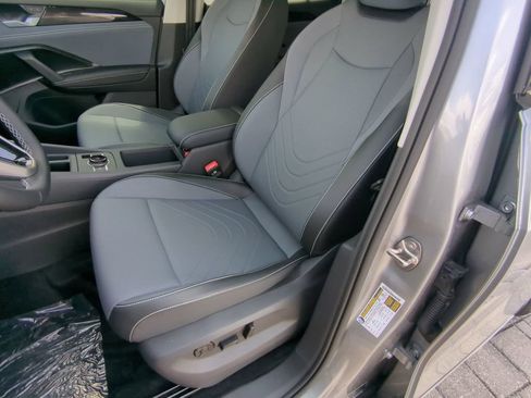 New 2026 Volkswagen Tiguan SE FWD image 20