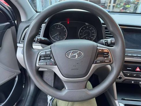 Used 2017 Hyundai Elantra SE image 18