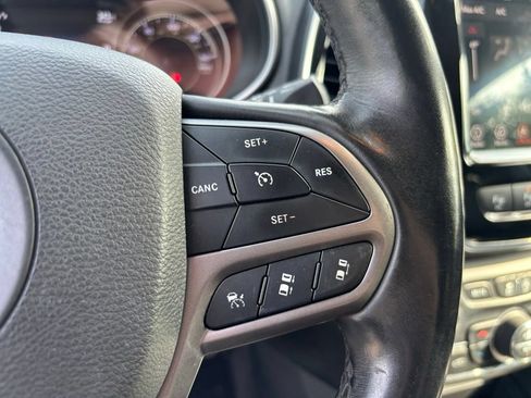 Used 2019 Jeep Cherokee Limited w/ Technology Group AWD/4WD image 27