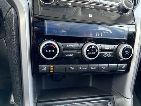 Used 2019 Subaru Ascent Premium image 16