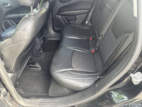 Used 2018 Jeep Compass Latitude FWD image 13