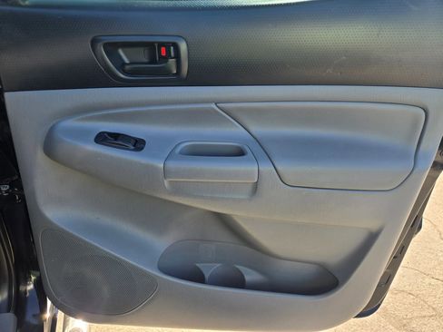 Used 2012 Toyota Tacoma PreRunner image 17