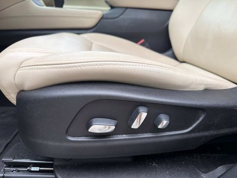 Used 2018 Cadillac XT5 Luxury w/ Driver Awareness Package FWD image 12
