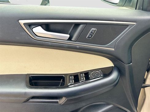 Used 2017 Ford Edge SEL FWD image 17