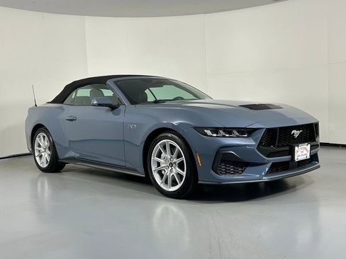 Used 2025 Ford Mustang GT Premium image 6