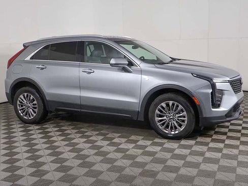 Used 2024 Cadillac XT4 Premium Luxury image 13