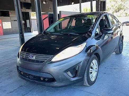 Used 2013 Ford Fiesta SE image 1