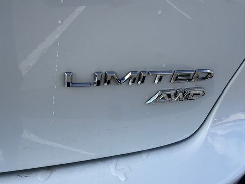 Used 2021 Chrysler Pacifica Limited image 6