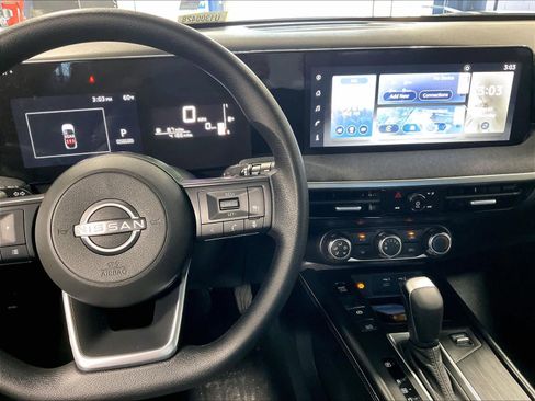 Certified 2025 Nissan Kicks SV AWD/4WD image 18