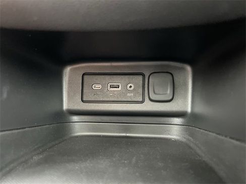 Used 2021 Chevrolet Equinox LT image 34