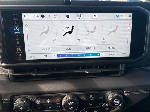 Used 2025 Jeep Wrangler Unlimited Rubicon image 16