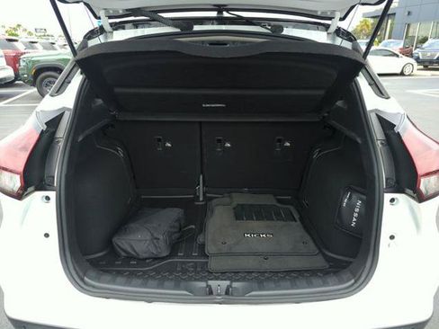 Certified 2023 Nissan Kicks SR w/ SR Premium Package FWD image 19